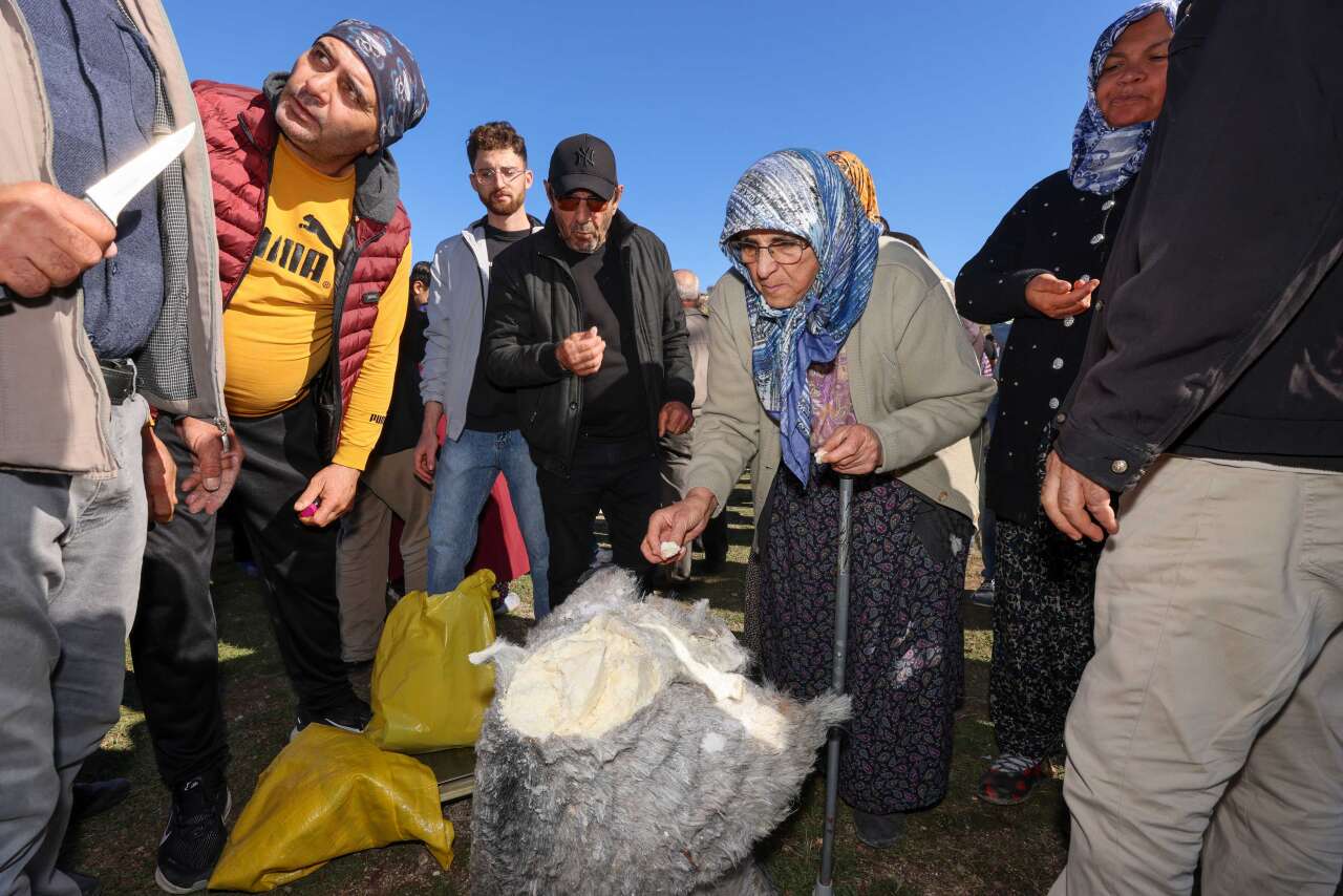Konya’nın mağaralarında aylarca bekledi! Asırlık lezzet için uzun kuyruklar oluştu 14